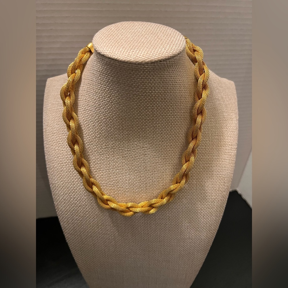 Elegant Gold Braided Necklace